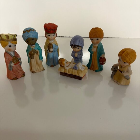 7-Pc Porcelain Nativity Set Holy Family and Wise Men Figurines Original Box - Picture 3 of 9